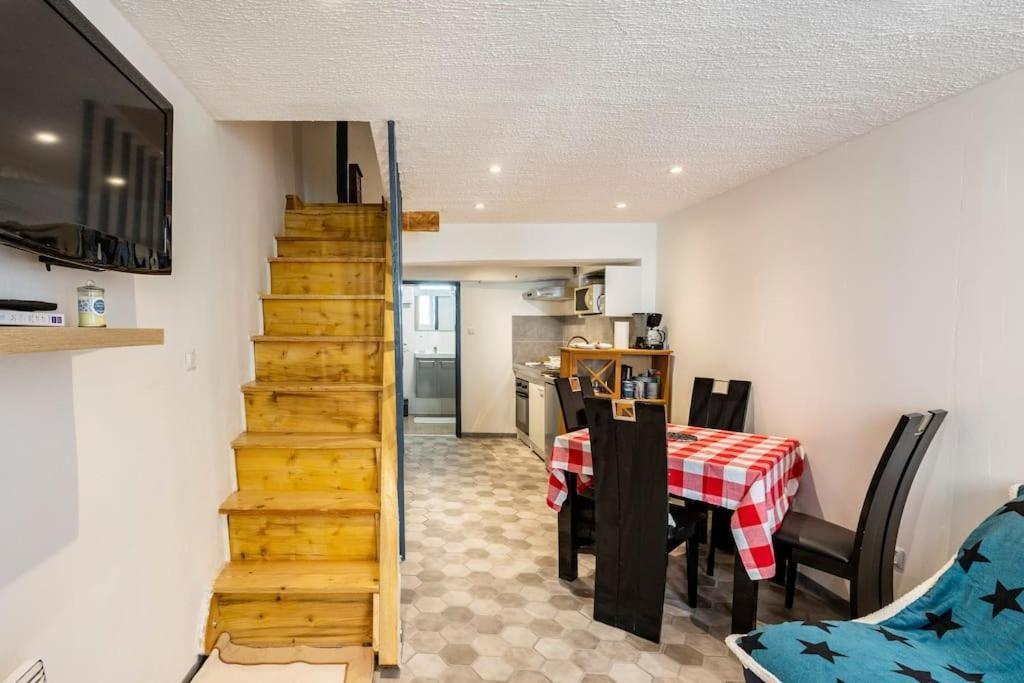 Maison Atypique Dans Circulade Bram Exteriér fotografie