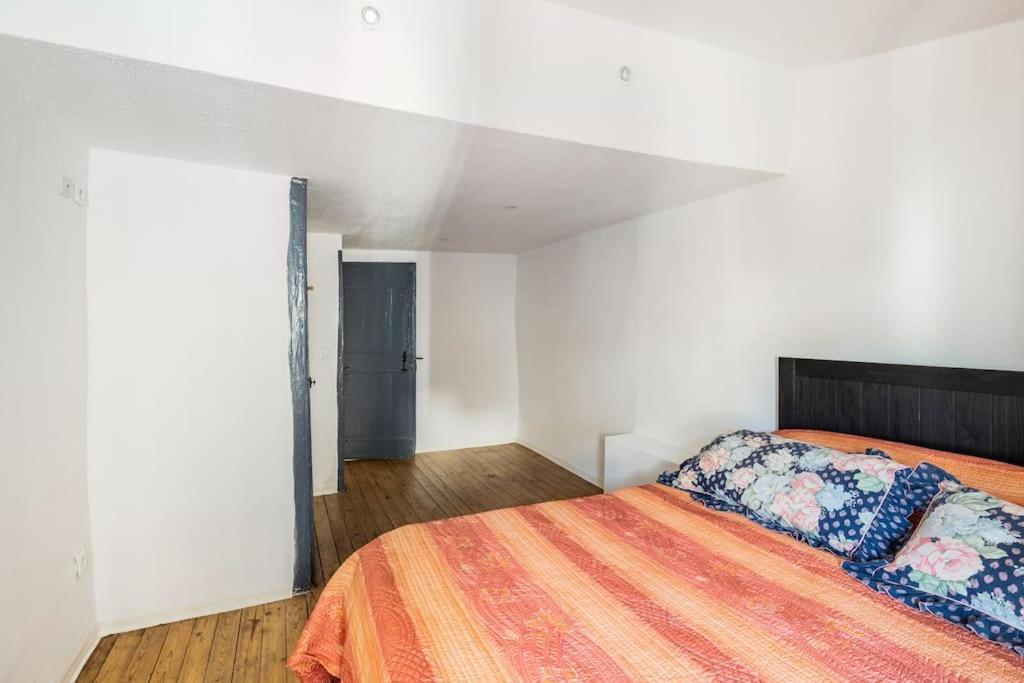 Maison Atypique Dans Circulade Bram Exteriér fotografie